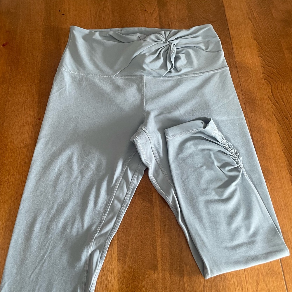 Lululemon light grey/blue 23” align leggings